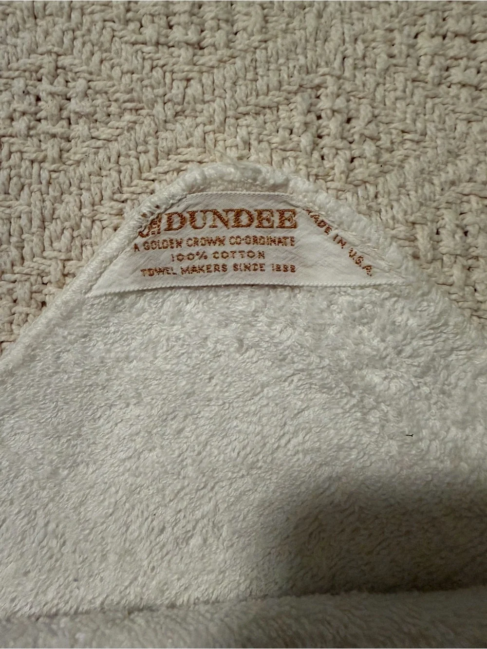 Vintage 1960’s Dundee hand towel & wash cloth white w/embroidered pink flowers